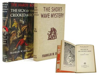 Item #3191.3 The SIGN Of The CROOKED ARROW. The Hardy Boys Mystery Series #28. Franklin W. Dixon